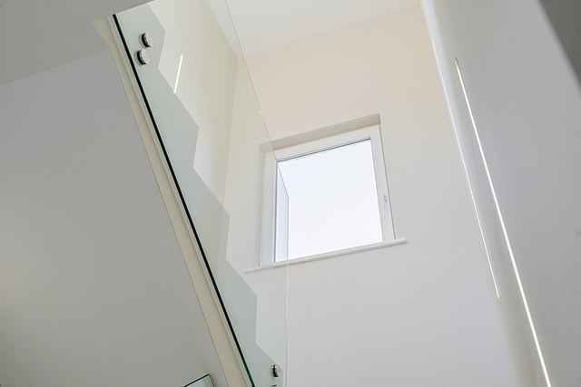 Jak konserwować podłogi PVC po gruntownym myciu – trwałość i połysk